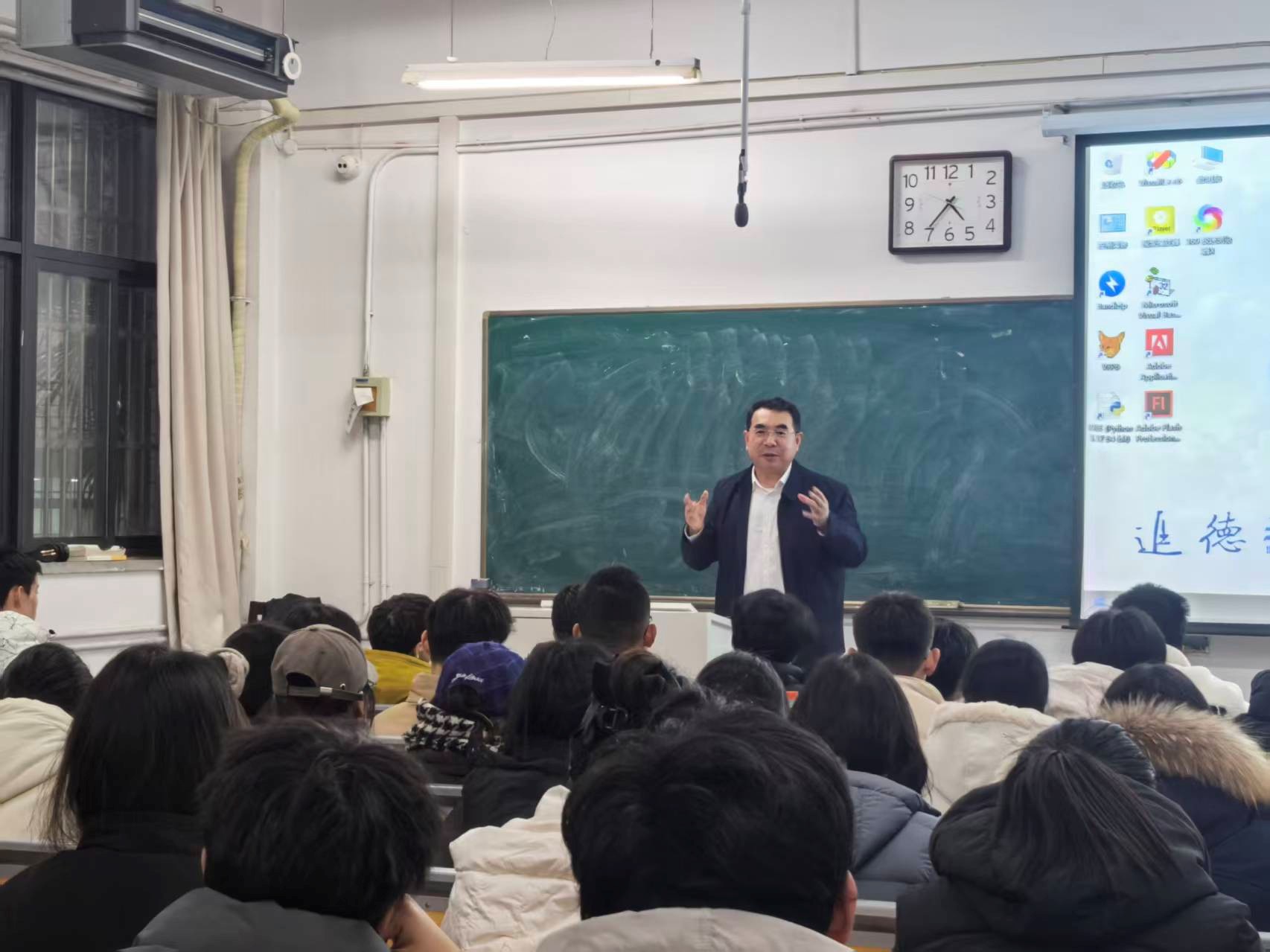 蔡国军走进本科生《土力学》课堂，与学生同频共振引领思想成长